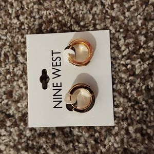 NWT Nine West gold tone &cheetah print huggies